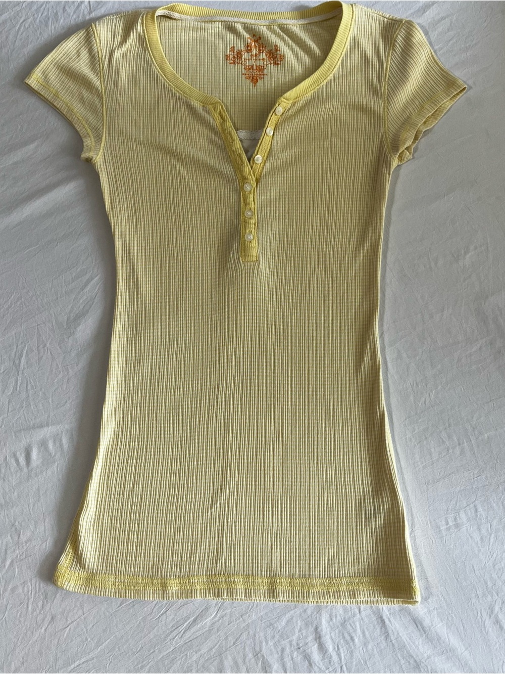 So Wear It Declare It Y2K Pale Yellow Ribbed Henley Tee Large